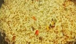 泡面酸菜爆料视频播放,揭秘网红美食背后的真相