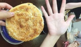 康县网红二饼掰开吃瓜,一瓜两吃，开启直播新潮流